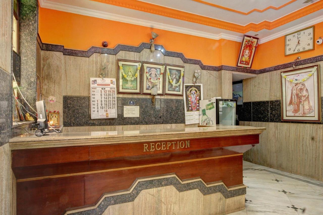 Spot On Radha Krishna Deluxe Lodge Near Cubbon Park Bangalore Eksteriør billede